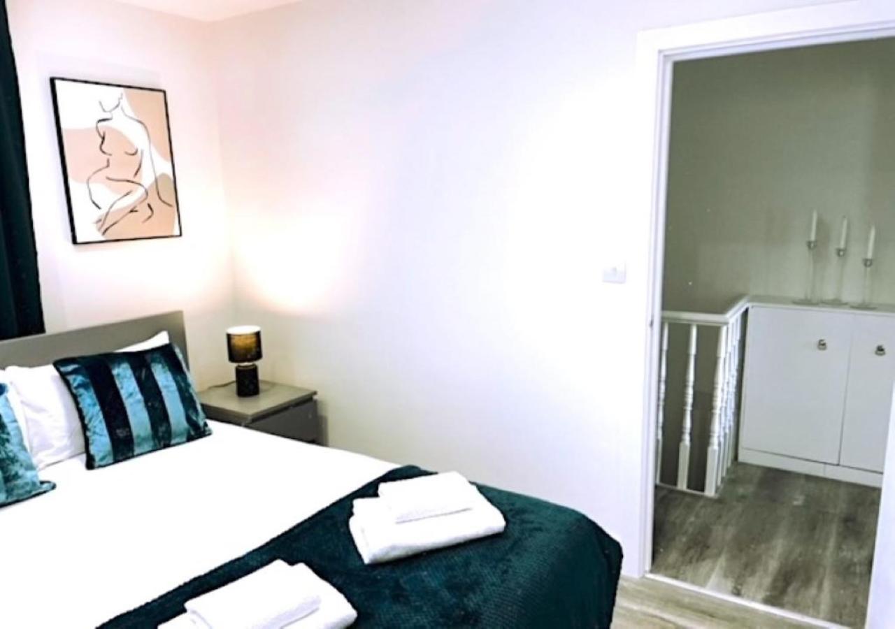 2 Bedroom Serviced Apartment # Londyn Zewnętrze zdjęcie