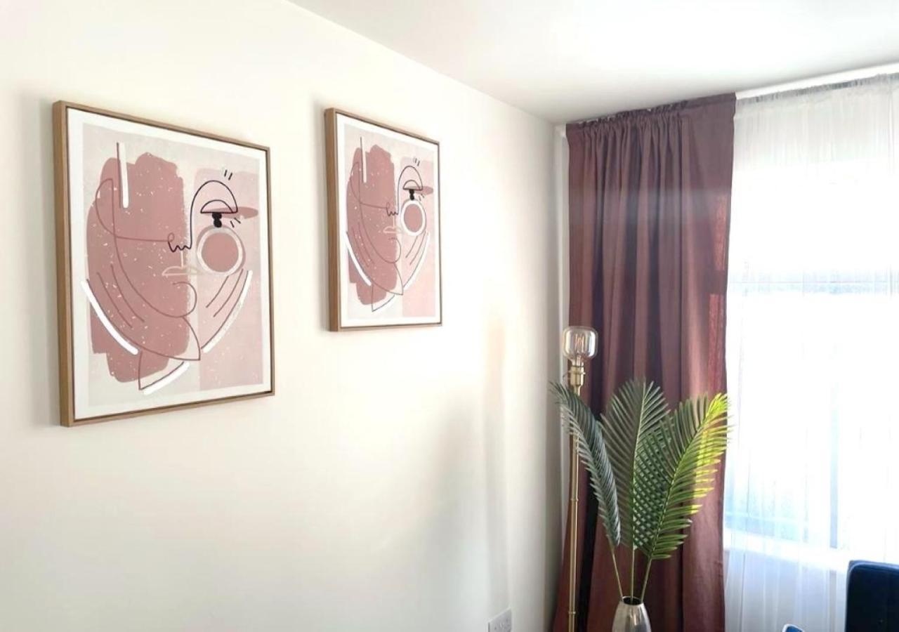 2 Bedroom Serviced Apartment # Londyn Zewnętrze zdjęcie
